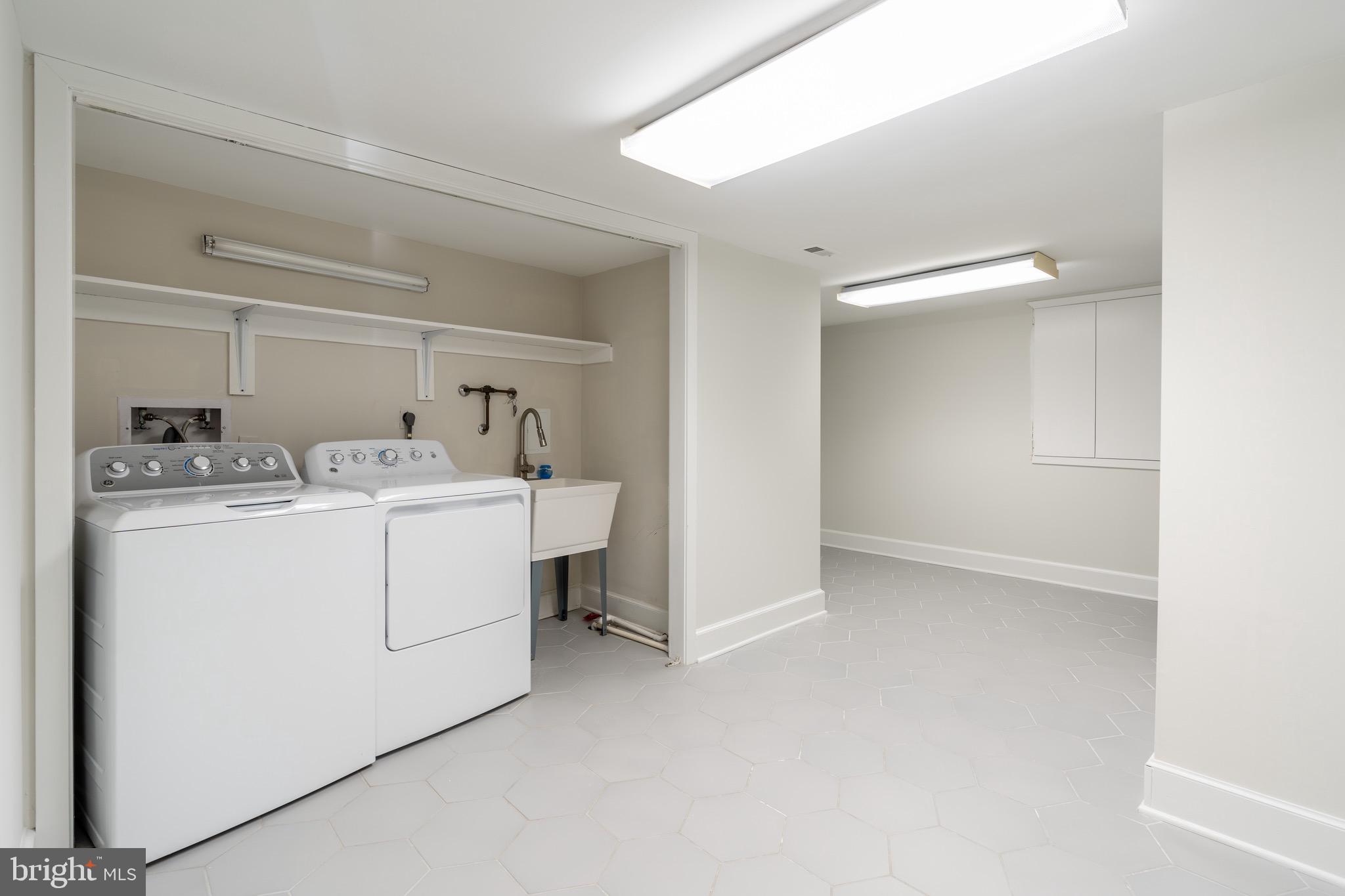 4518 FOXHALL CRESCENT NW