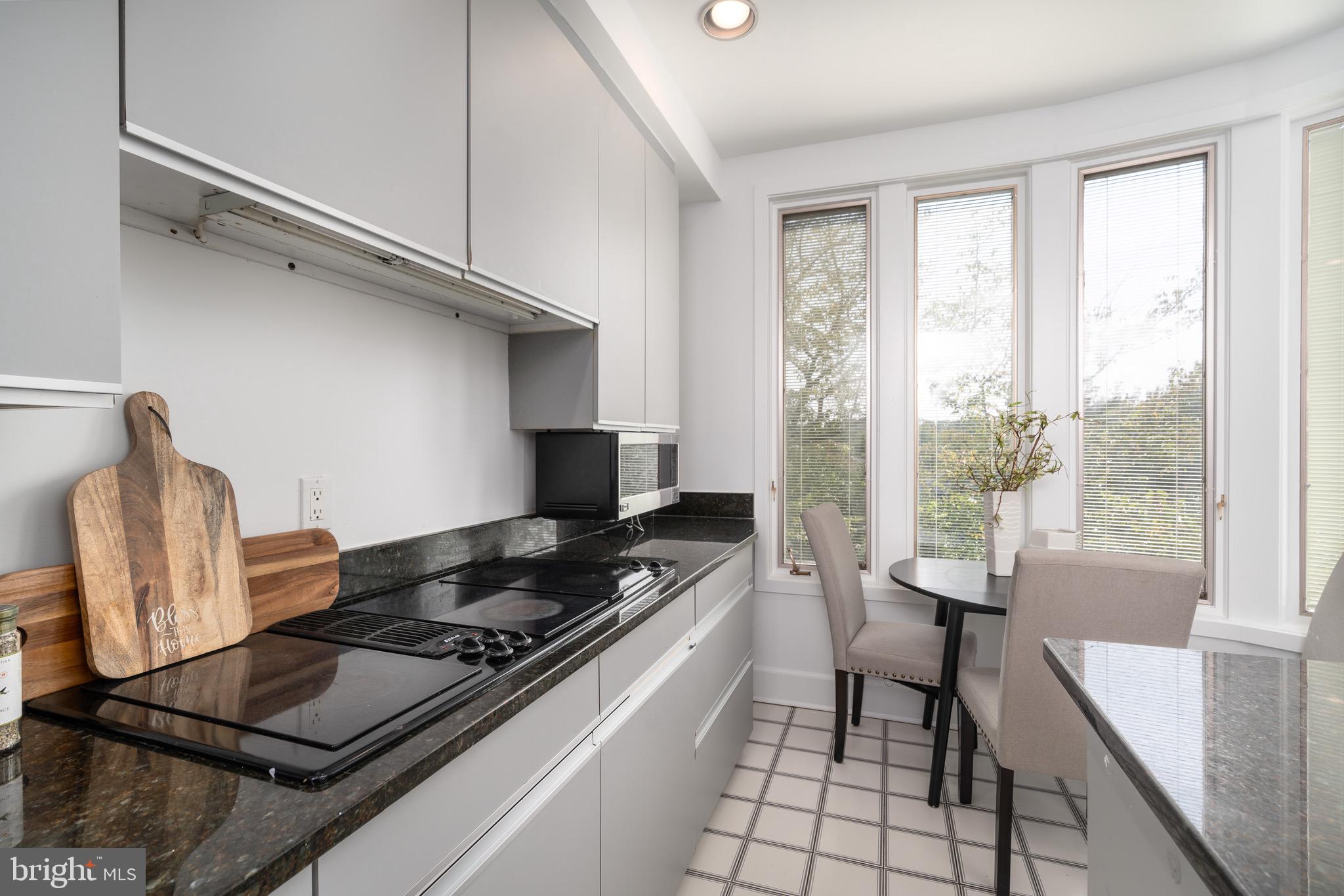 4518 FOXHALL CRESCENT NW