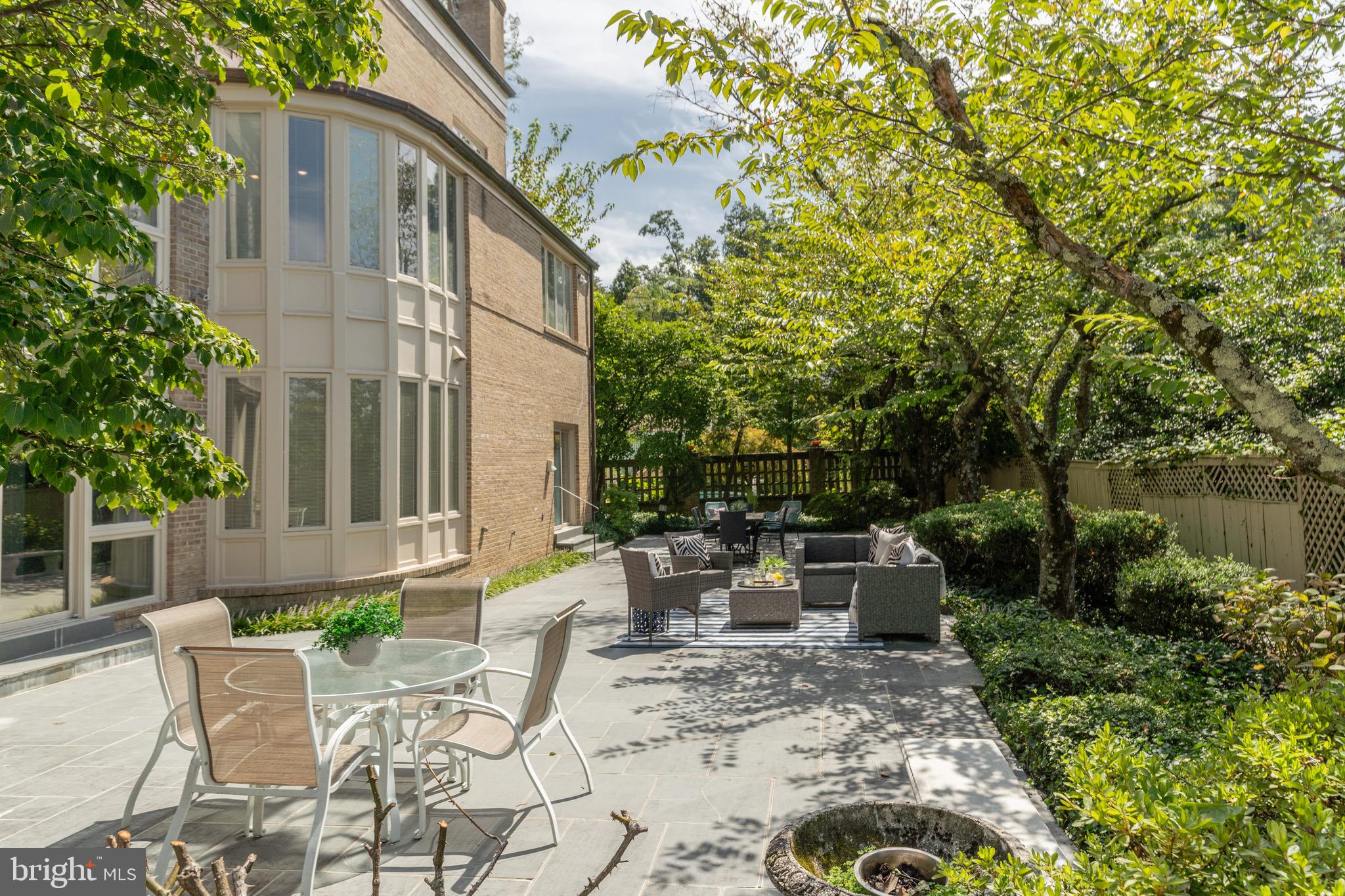 4518 FOXHALL CRESCENT NW