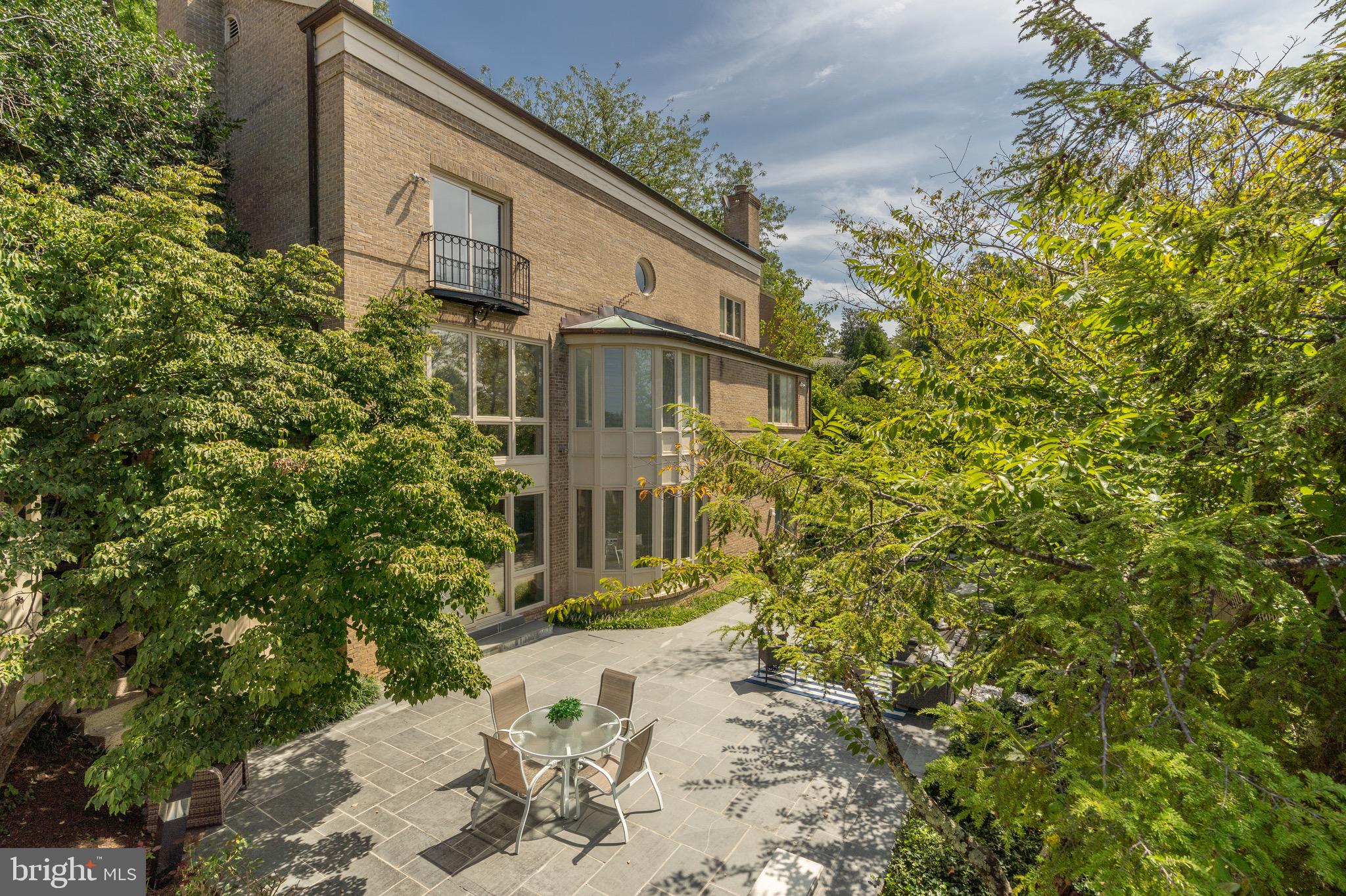 4518 FOXHALL CRESCENT NW