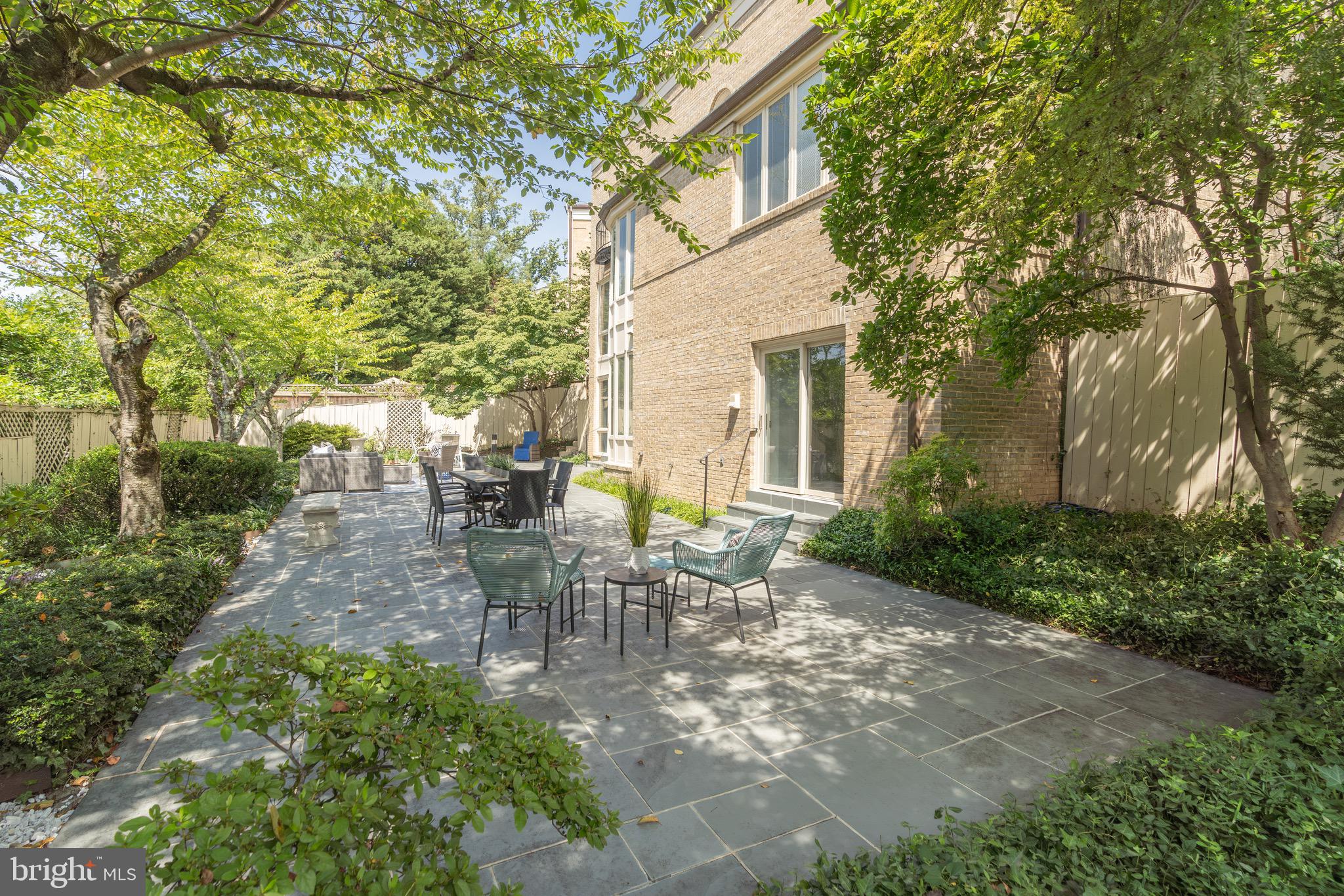 4518 FOXHALL CRESCENT NW