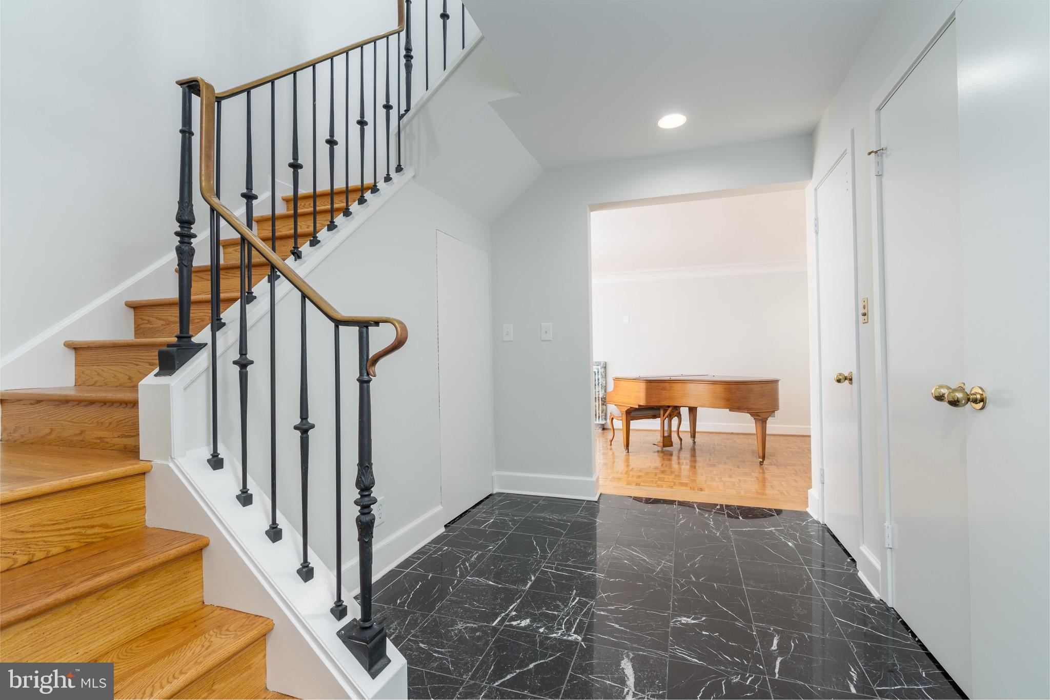 4518 FOXHALL CRESCENT NW