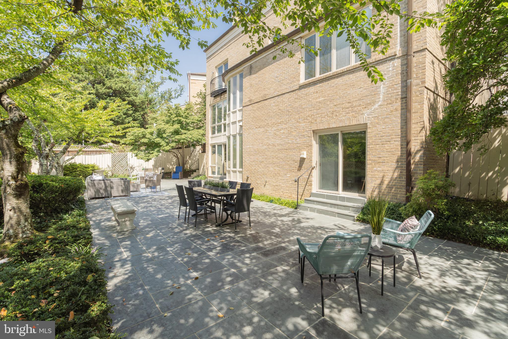 4518 FOXHALL CRESCENT NW