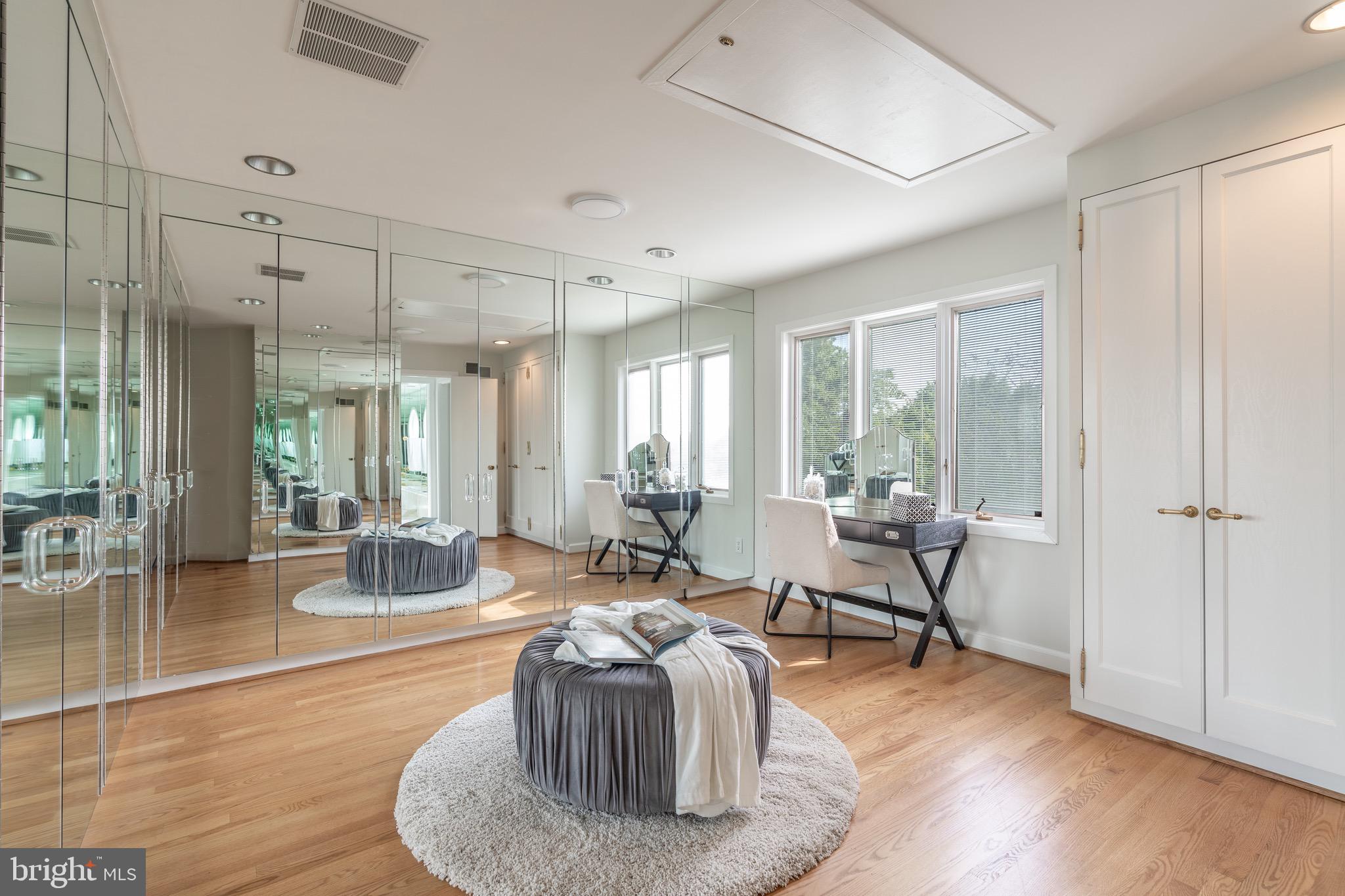 4518 FOXHALL CRESCENT NW