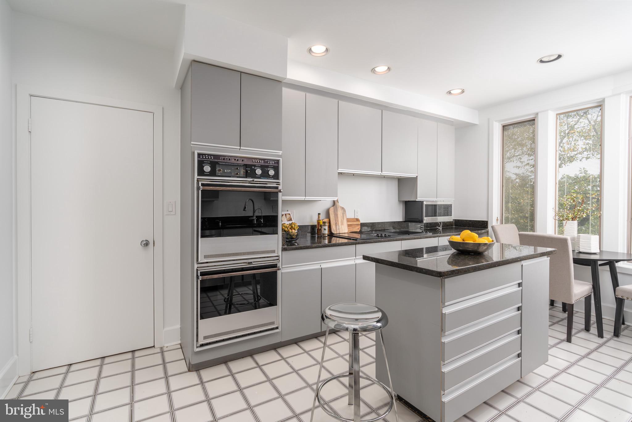 4518 FOXHALL CRESCENT NW