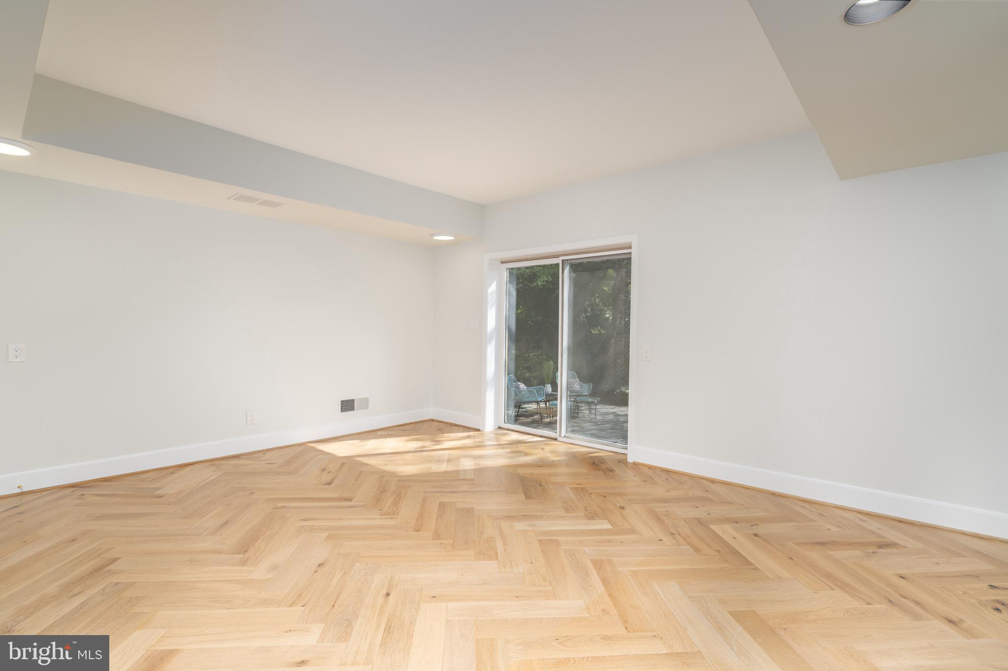 4518 FOXHALL CRESCENT NW