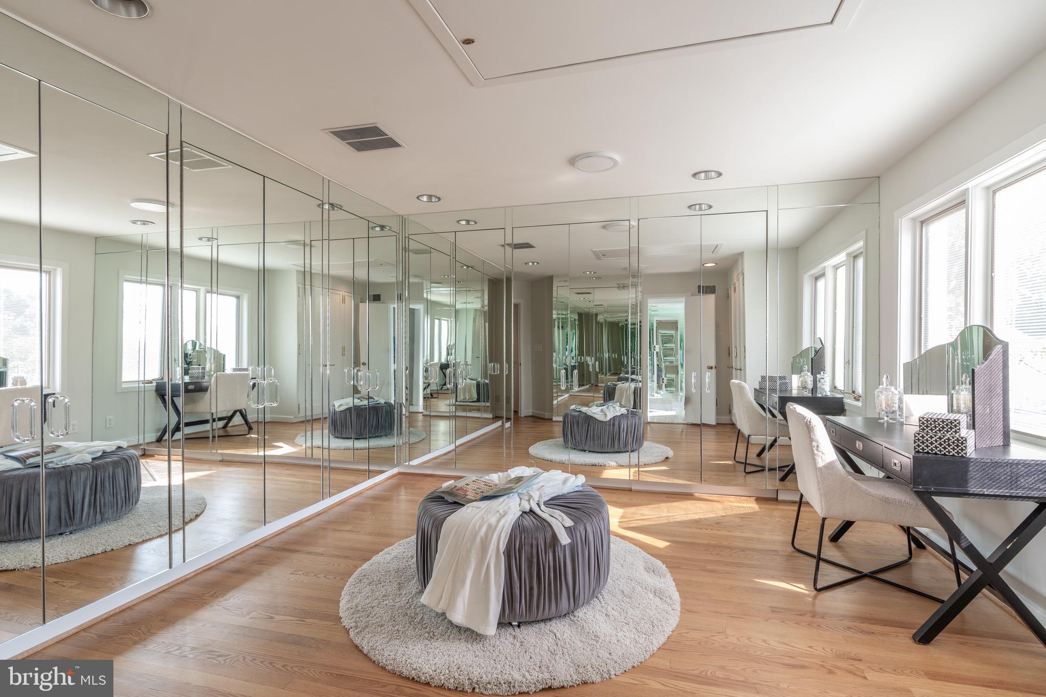 4518 FOXHALL CRESCENT NW