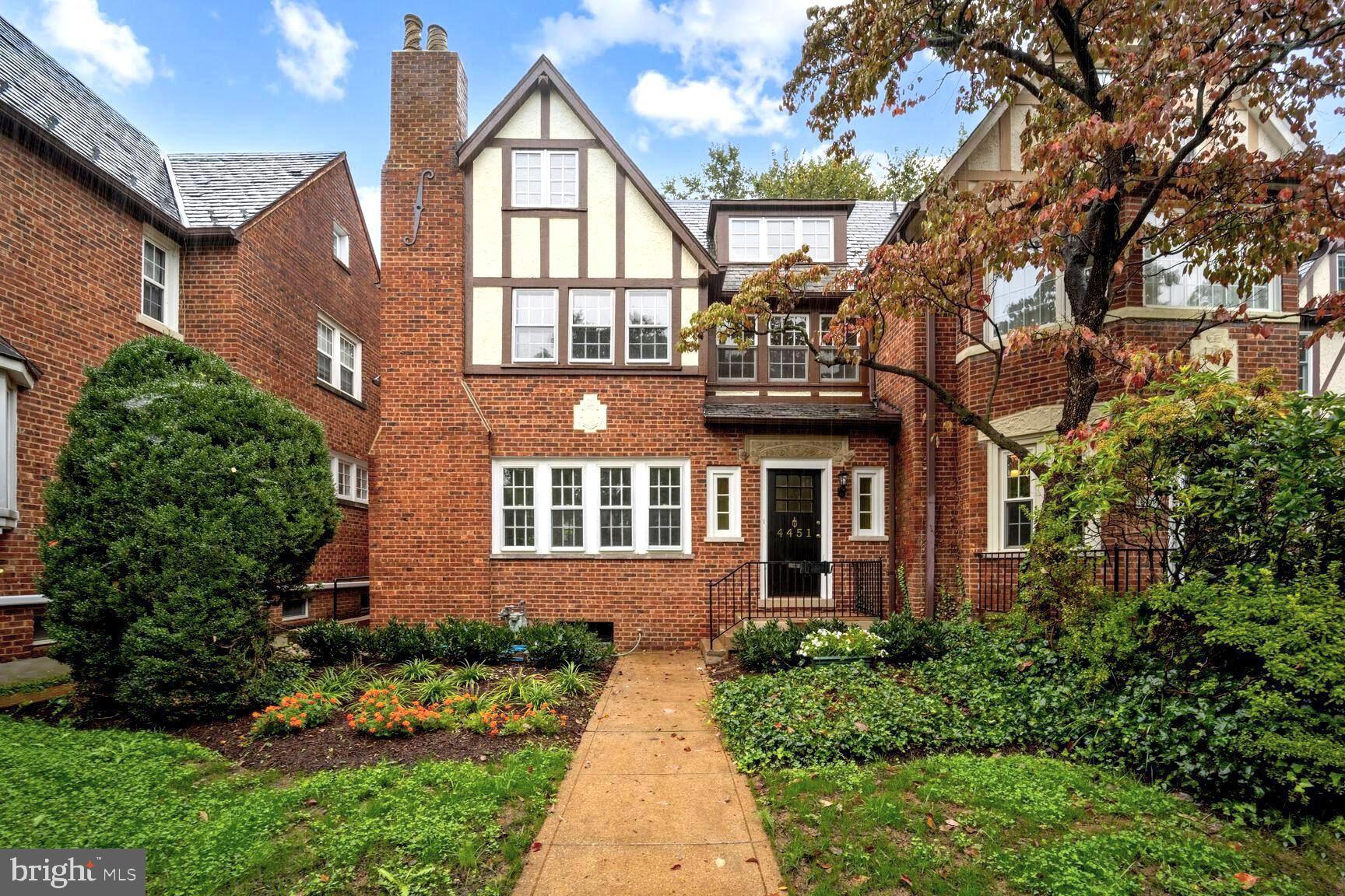 4451 GREENWICH PARKWAY NW