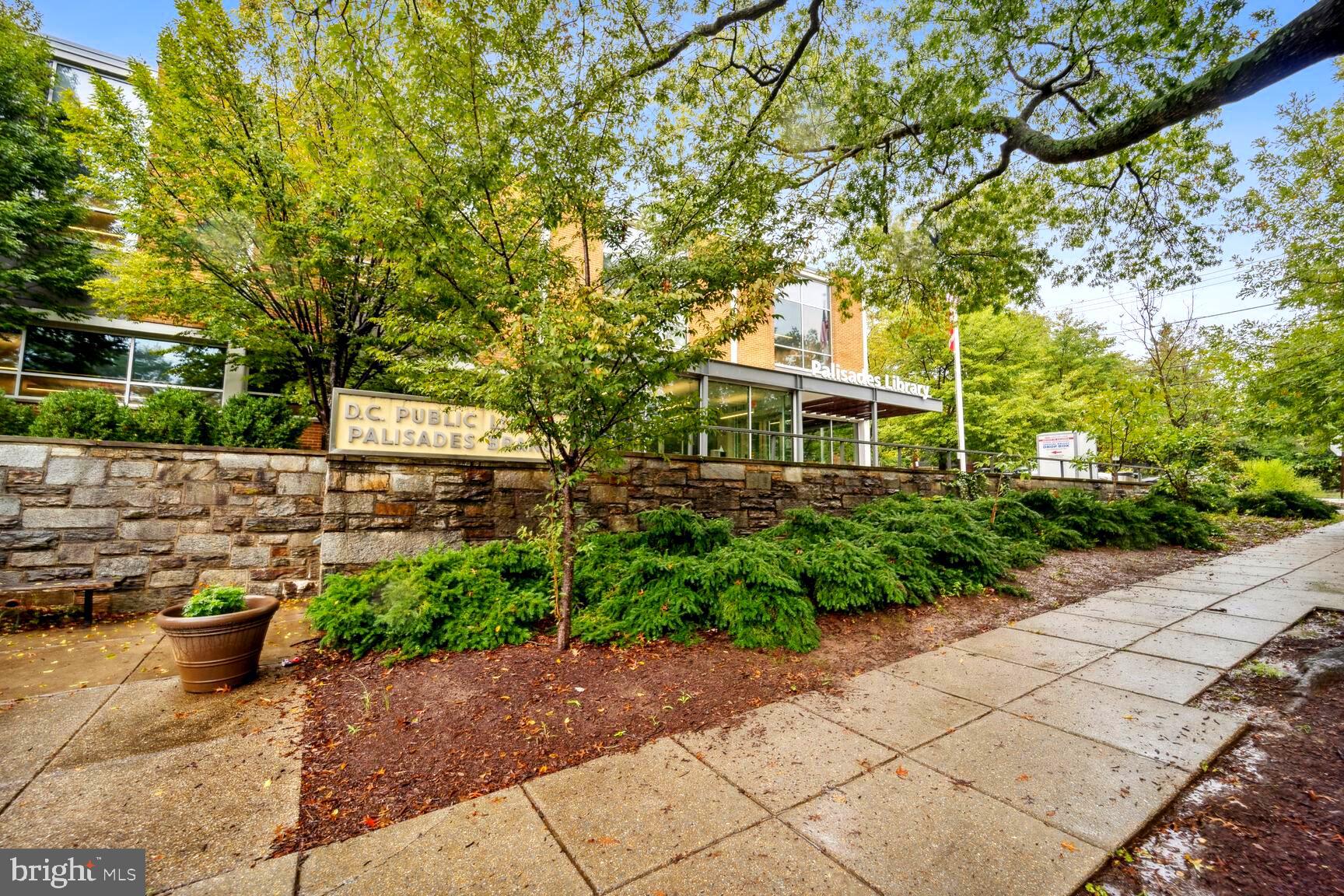 4451 GREENWICH PARKWAY NW