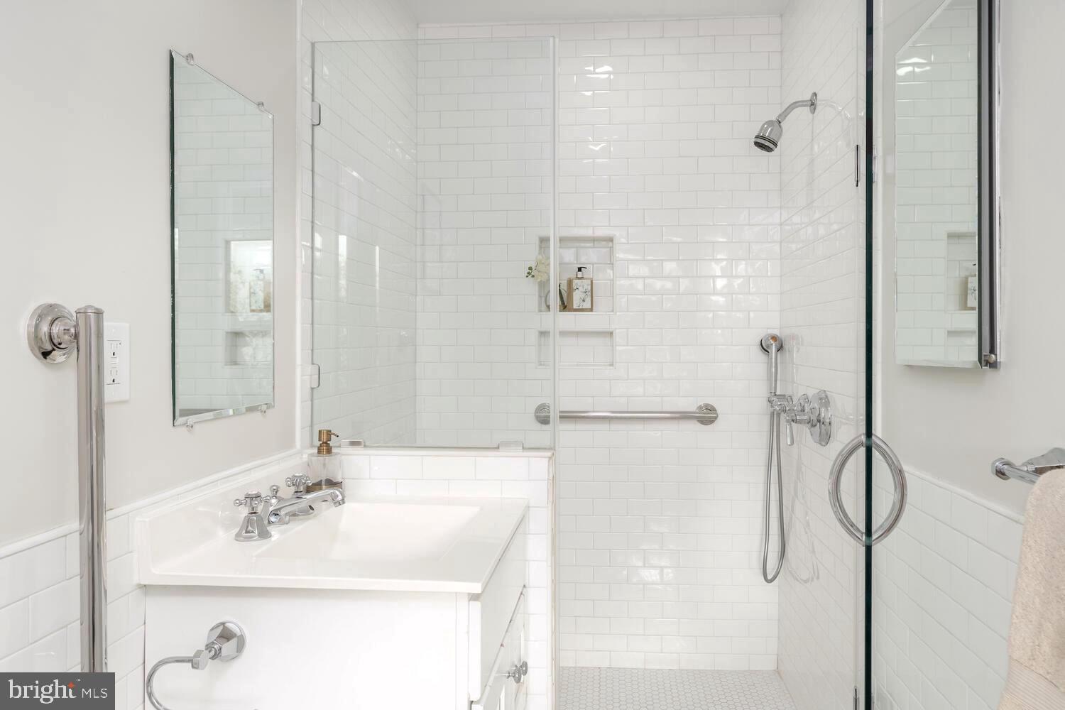 3034 NEWARK STREET NW