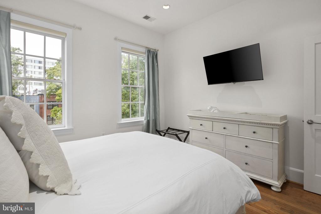 2512 I STREET NW