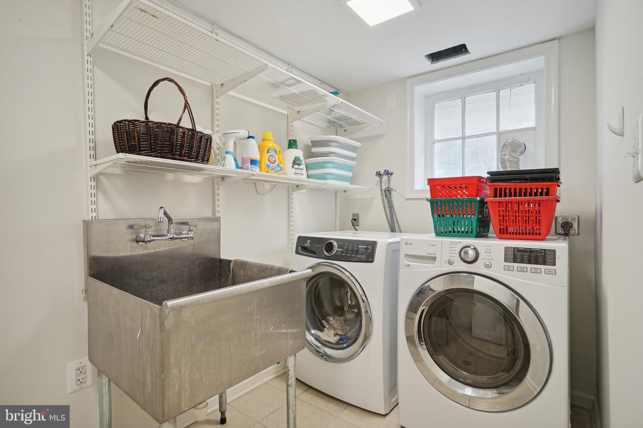 3427 OLIVER STREET NW