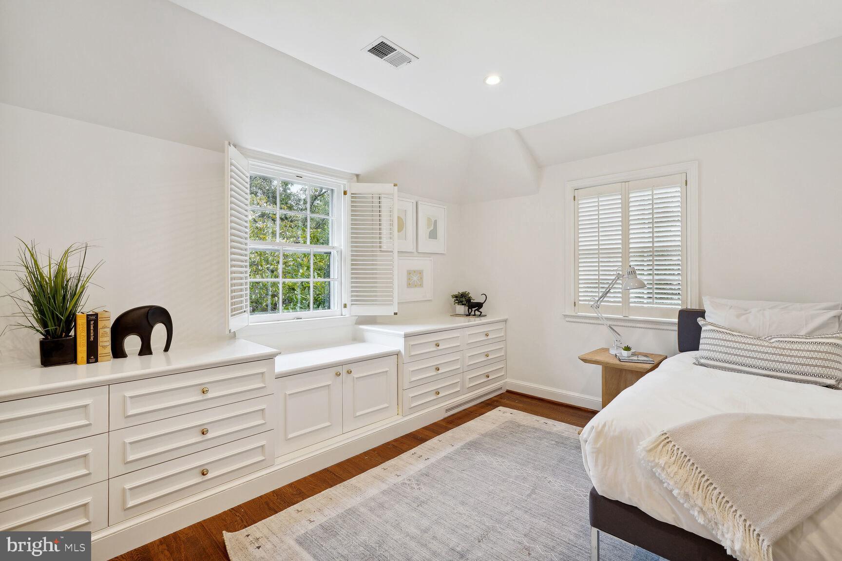 4828 QUEBEC STREET NW