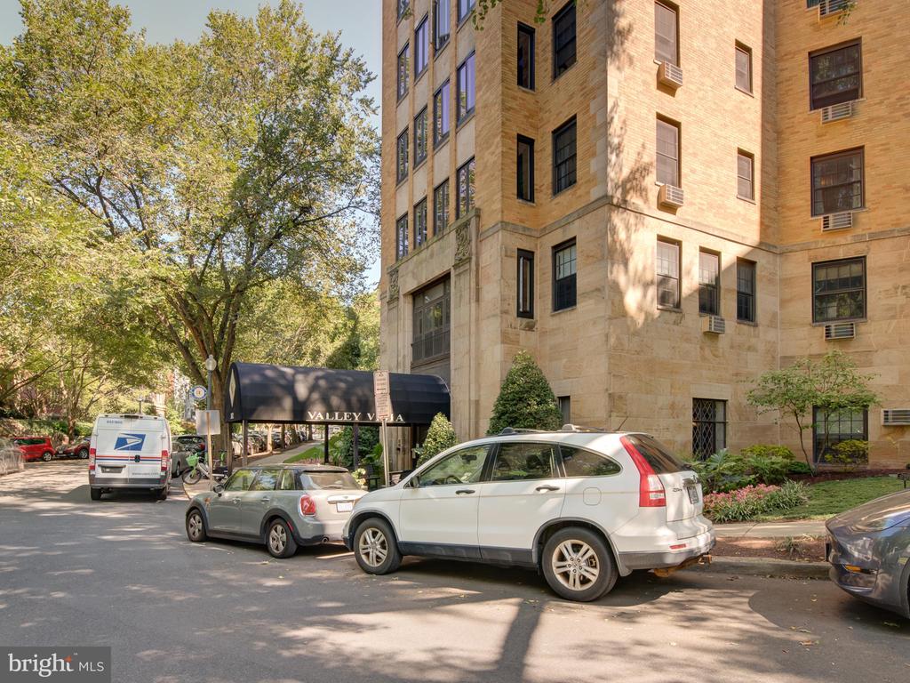 2040 BELMONT ROAD 2040 NW 425