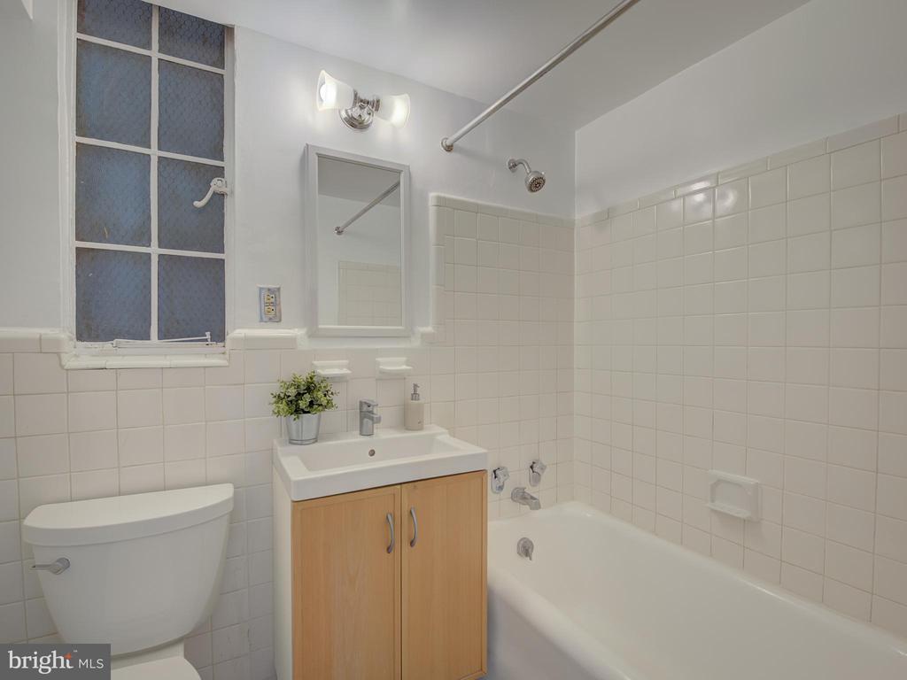 2040 BELMONT ROAD 2040 NW 425