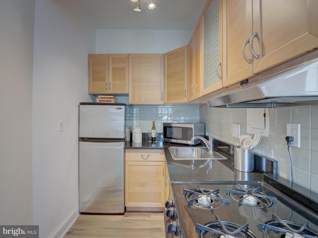 2040 BELMONT ROAD 2040 NW 425