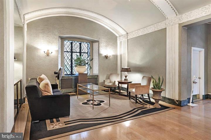 2040 BELMONT ROAD 2040 NW 425