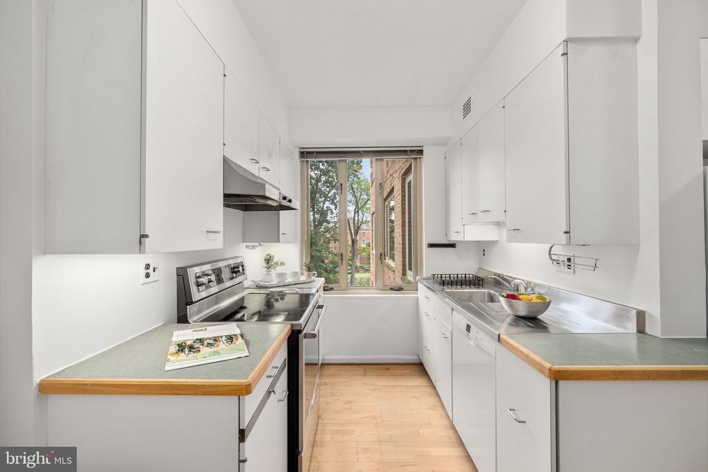 4301 MASSACHUSETTS AVENUE NW 6004