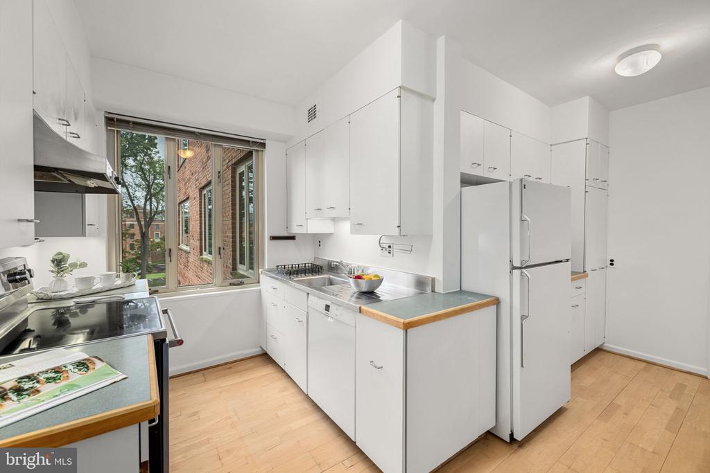 4301 MASSACHUSETTS AVENUE NW 6004