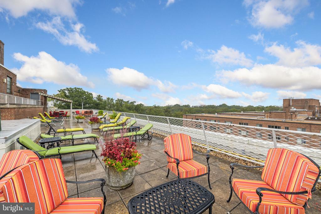 4301 MASSACHUSETTS AVENUE NW 6004