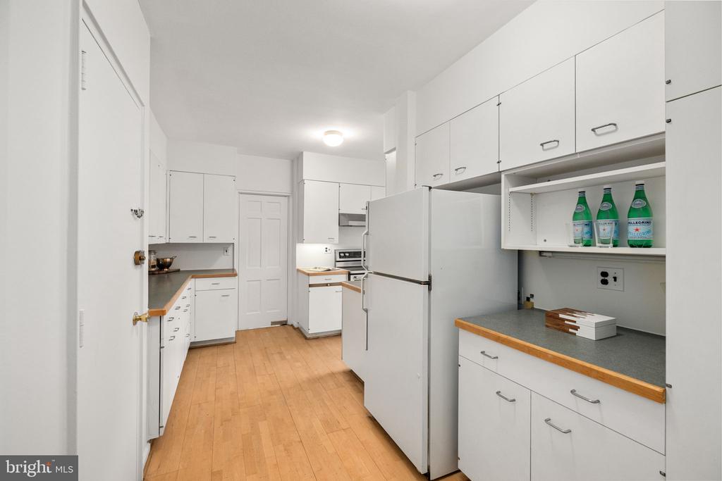 4301 MASSACHUSETTS AVENUE NW 6004