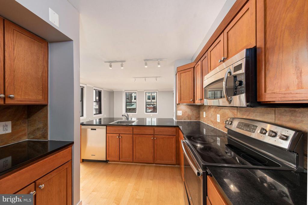 616 E E STREET NW 719
