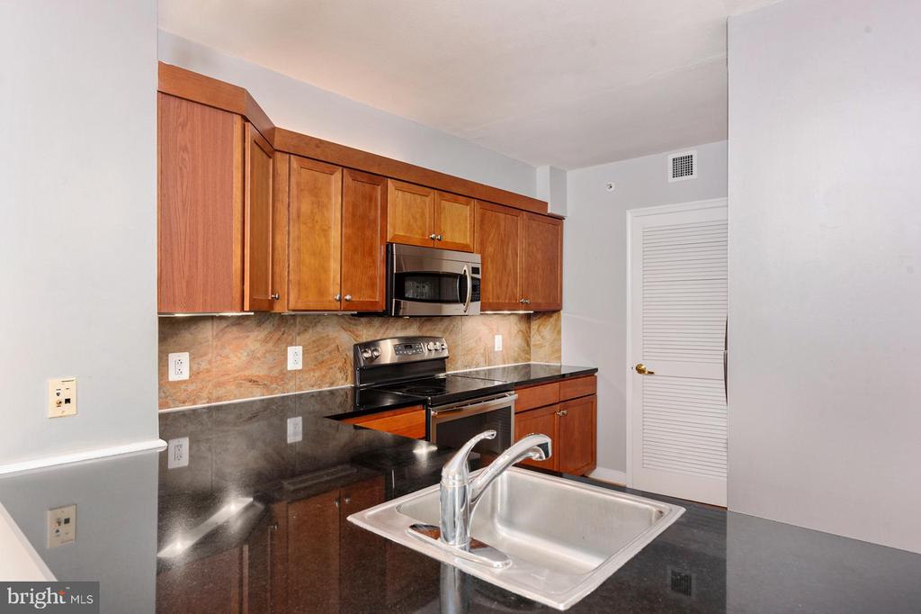 616 E E STREET NW 719