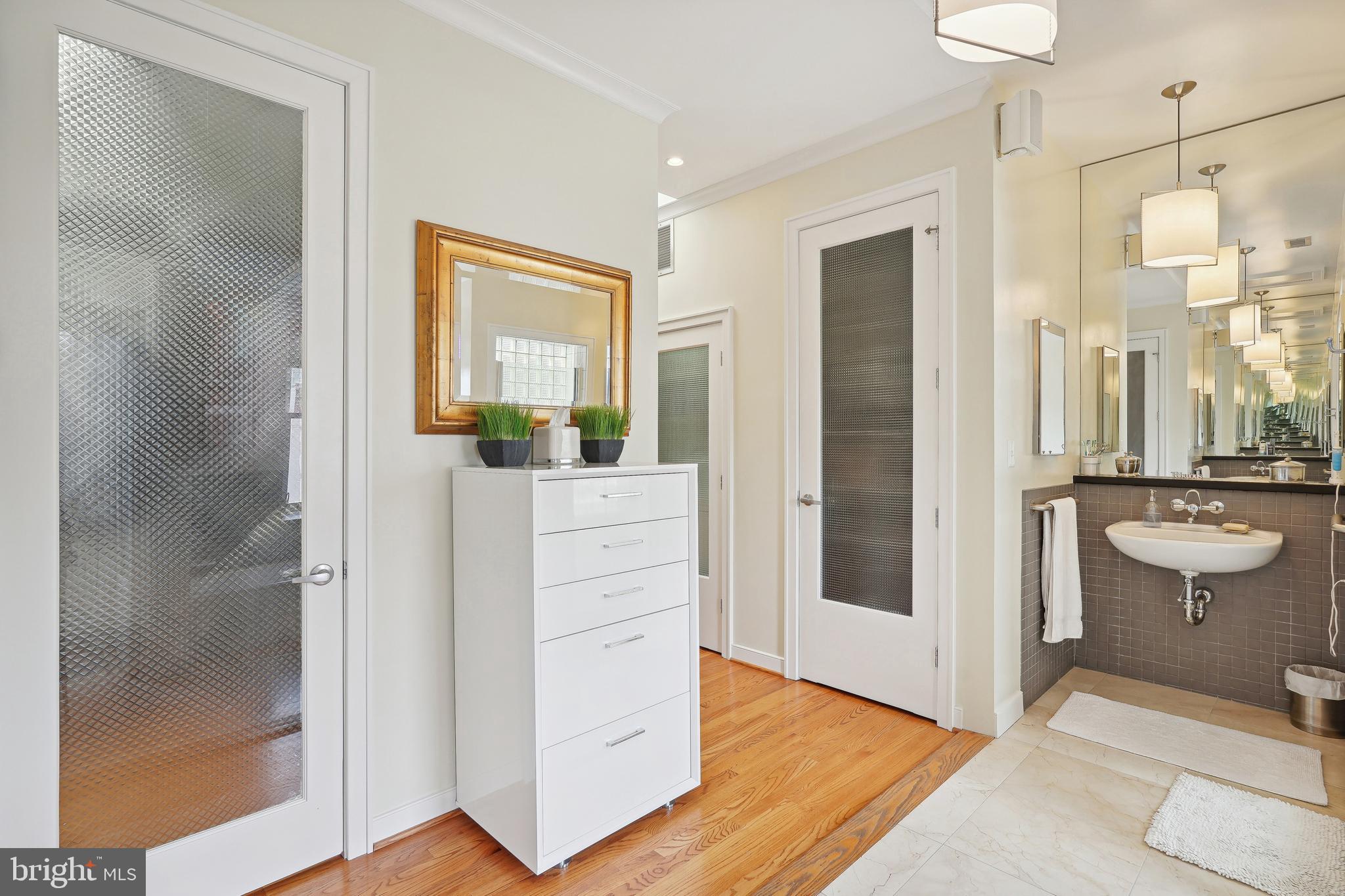 2020 HILLYER PLACE NW