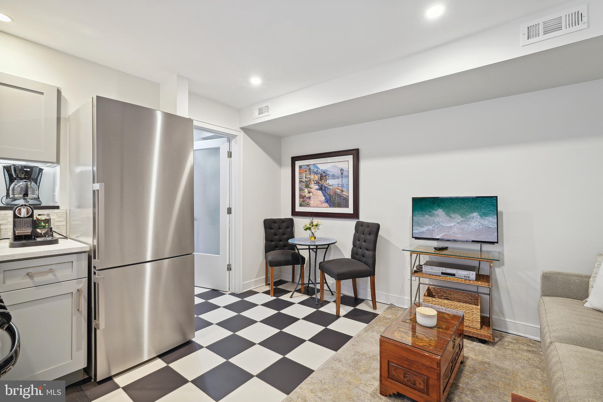 2020 HILLYER PLACE NW