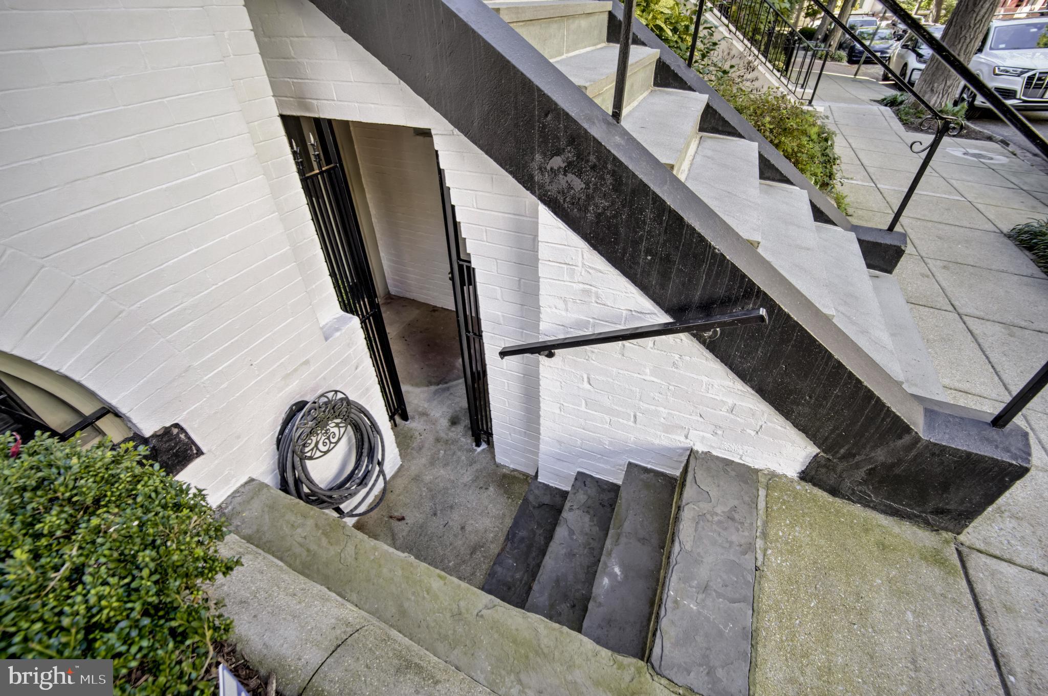 2020 HILLYER PLACE NW