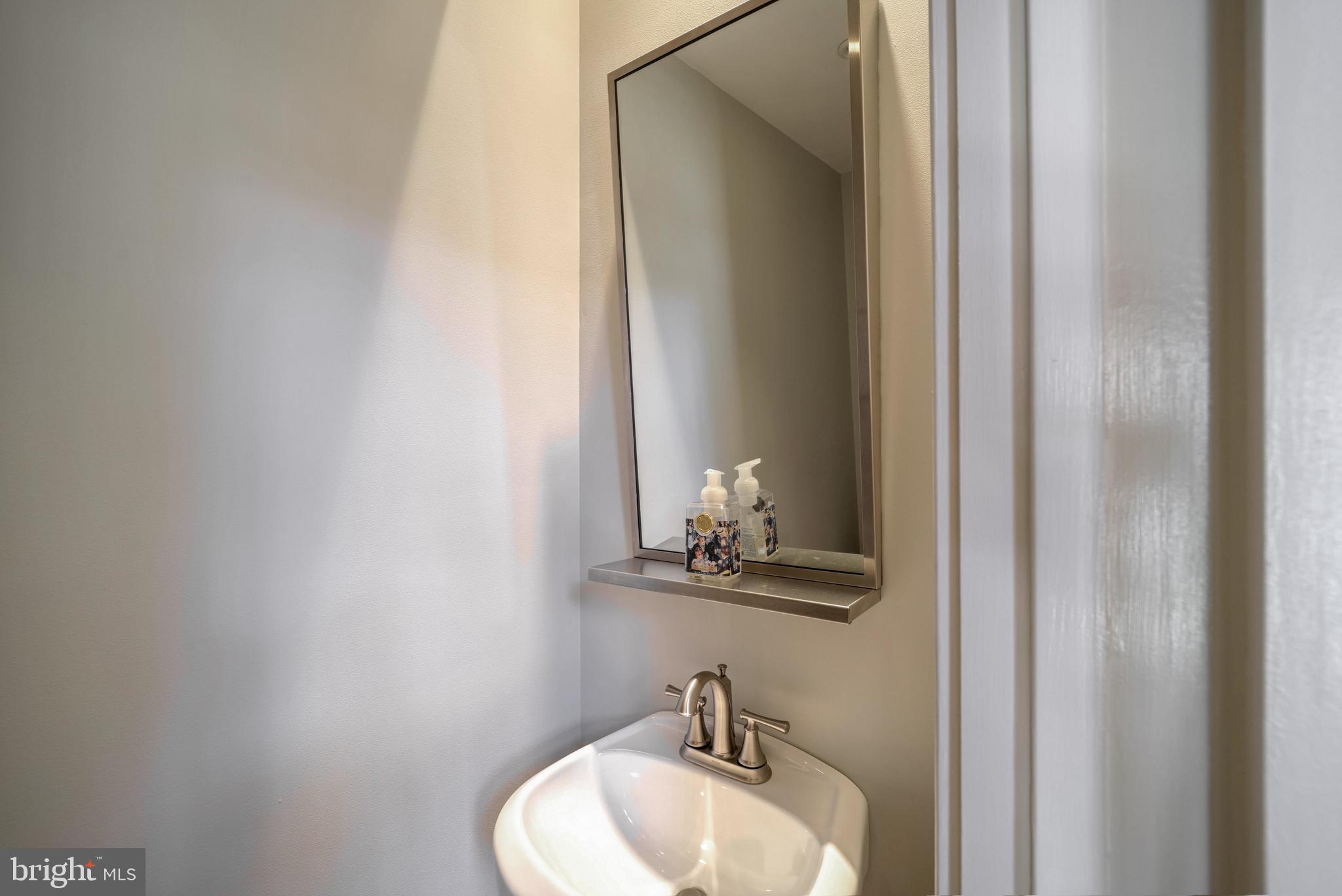 2020 HILLYER PLACE NW