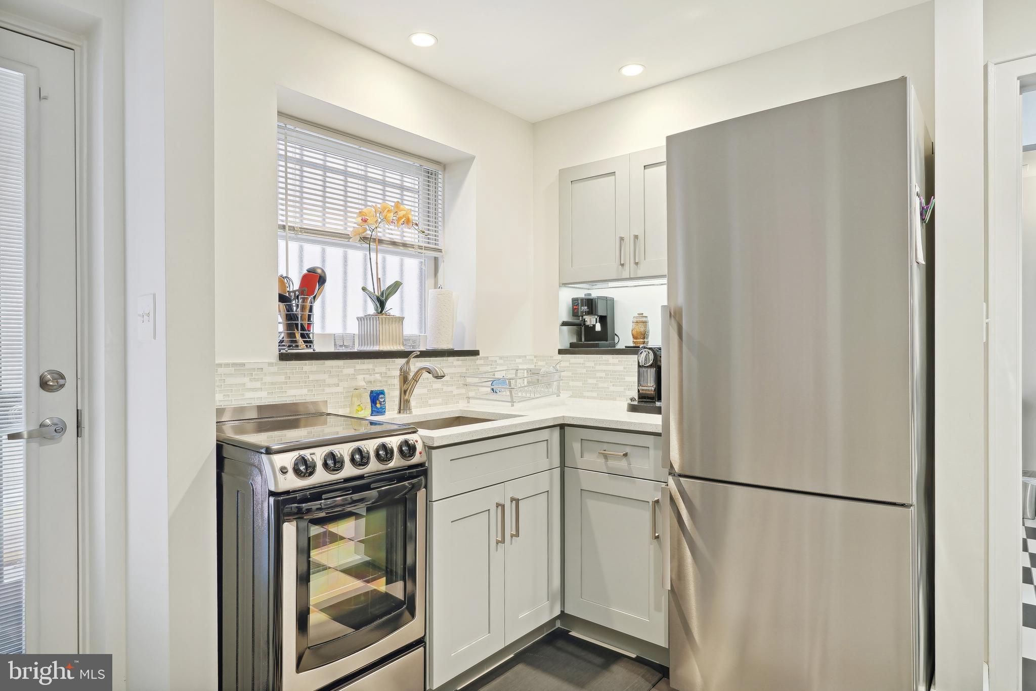 2020 HILLYER PLACE NW