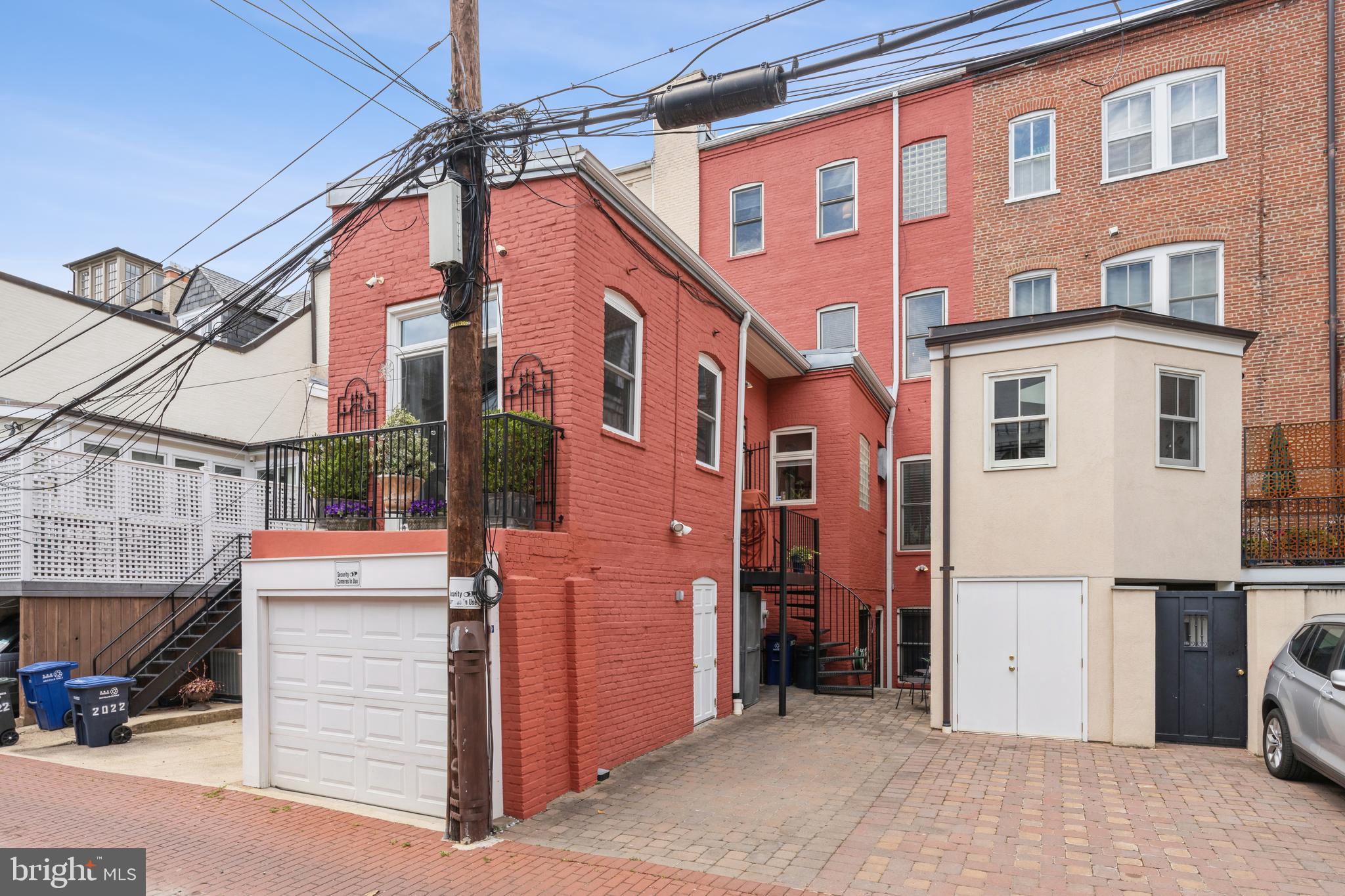 2020 HILLYER PLACE NW