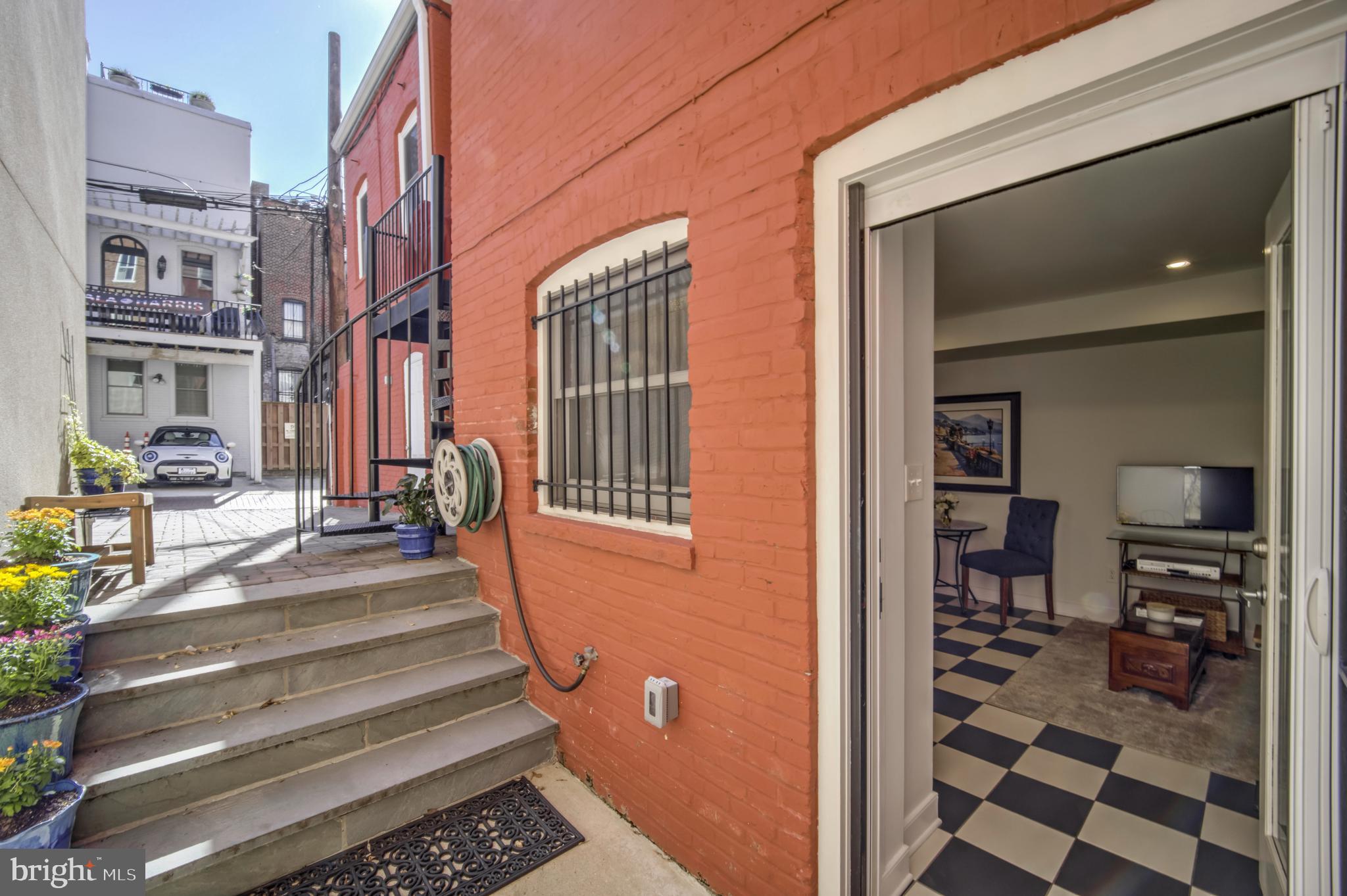 2020 HILLYER PLACE NW