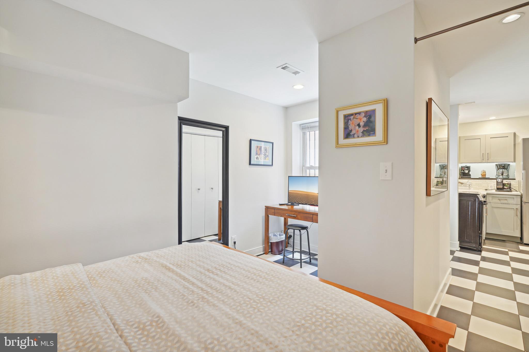 2020 HILLYER PLACE NW