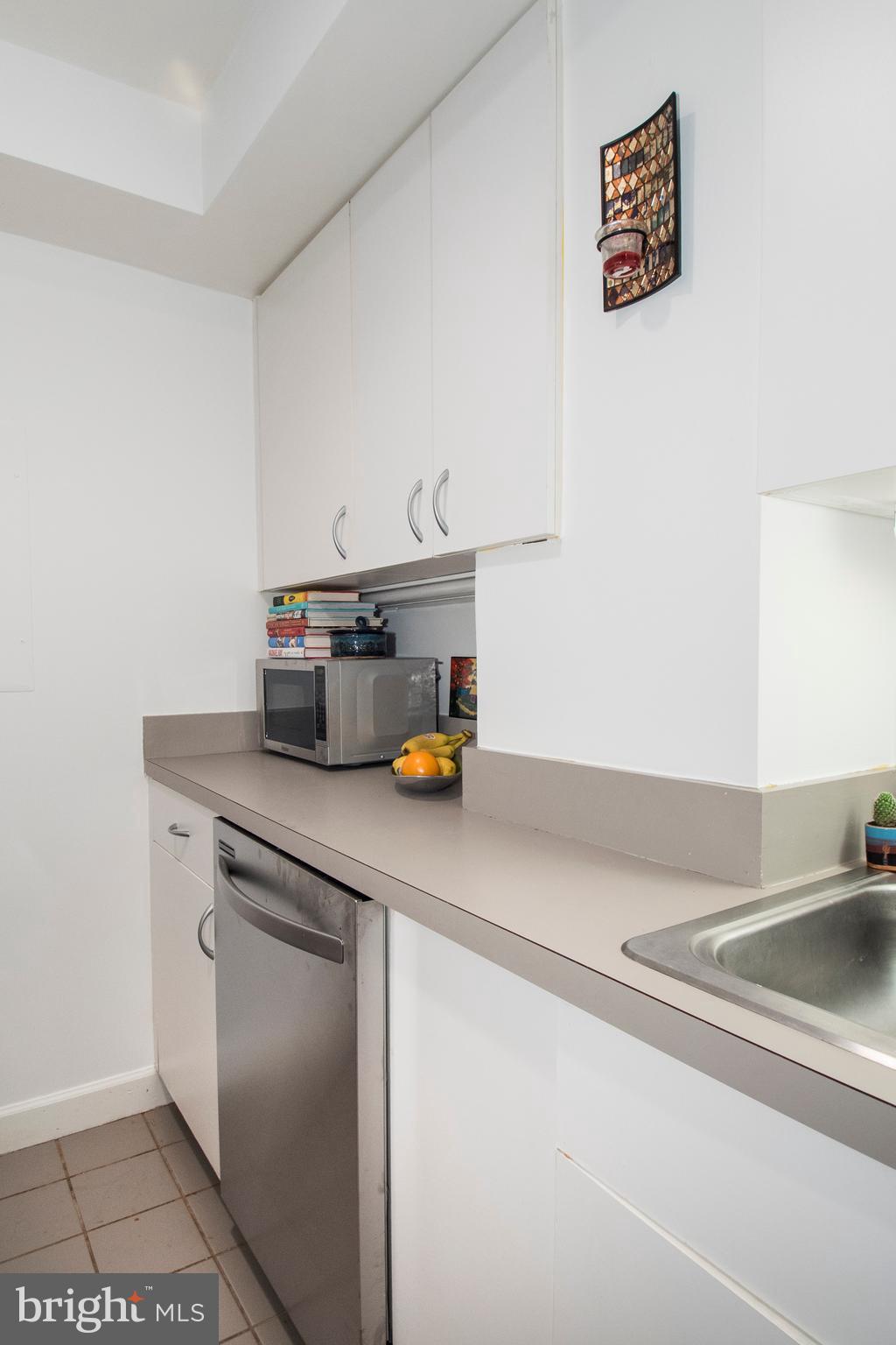 1801 CALVERT STREET NW G8