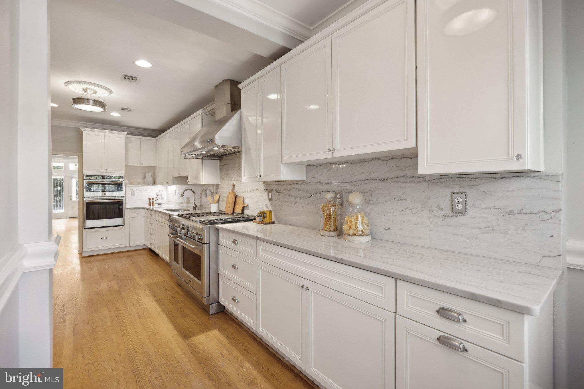 2619 WOODLEY PLACE NW