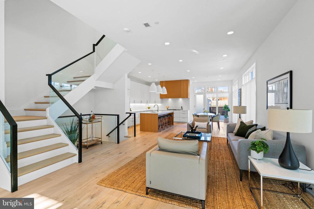 3829 LIVINGSTON STREET NW