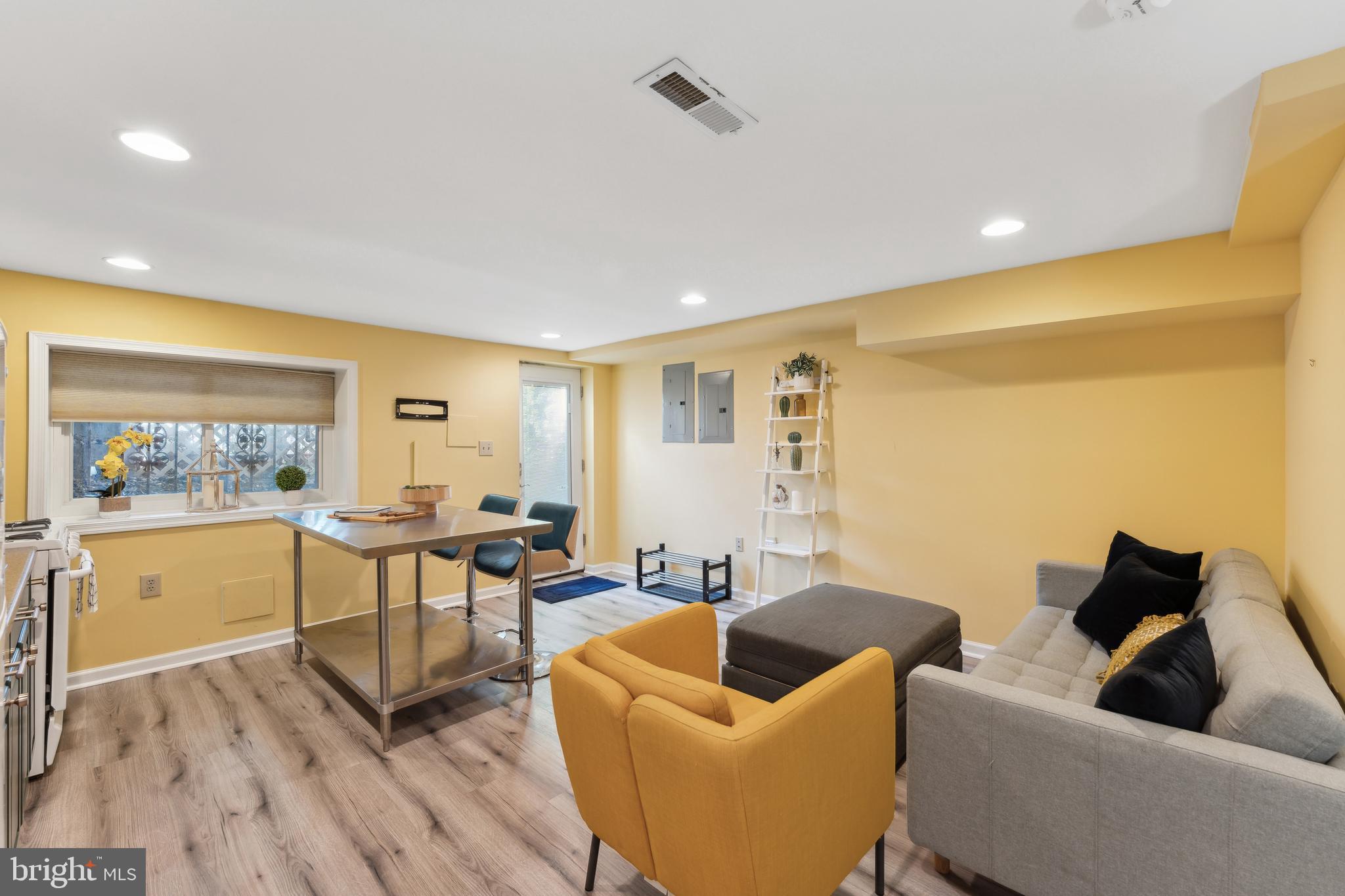 1258 NEAL STREET NE