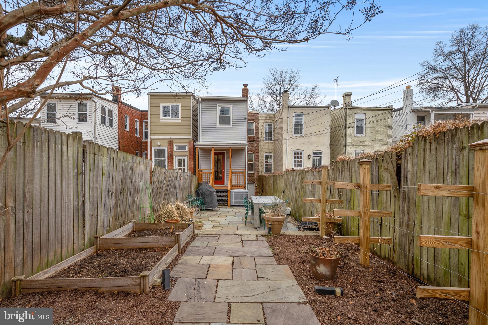 1258 NEAL STREET NE