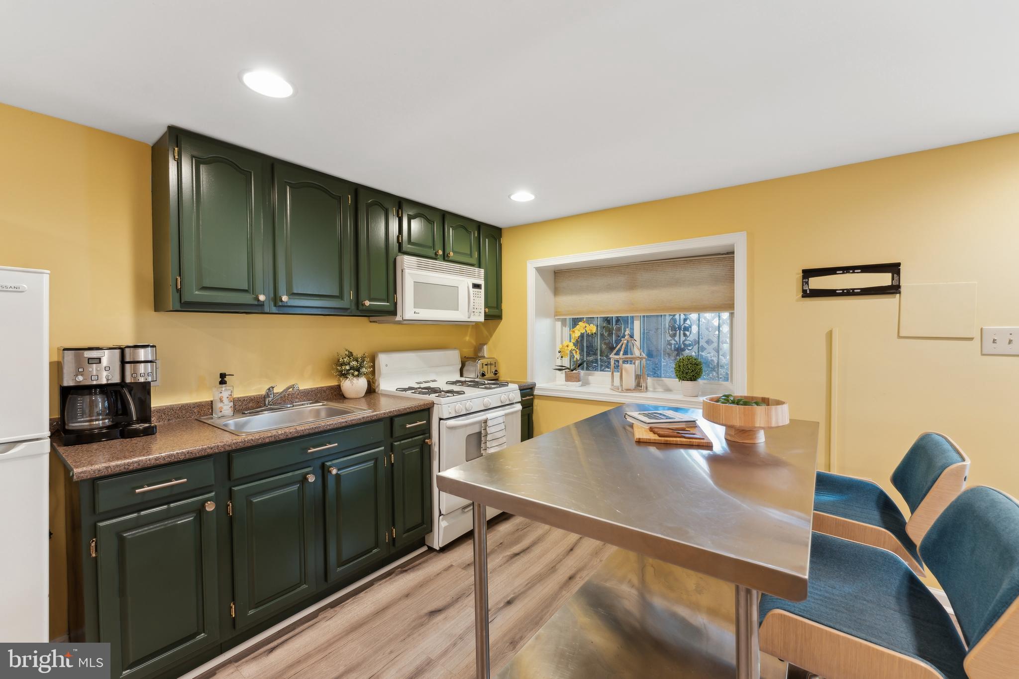 1258 NEAL STREET NE