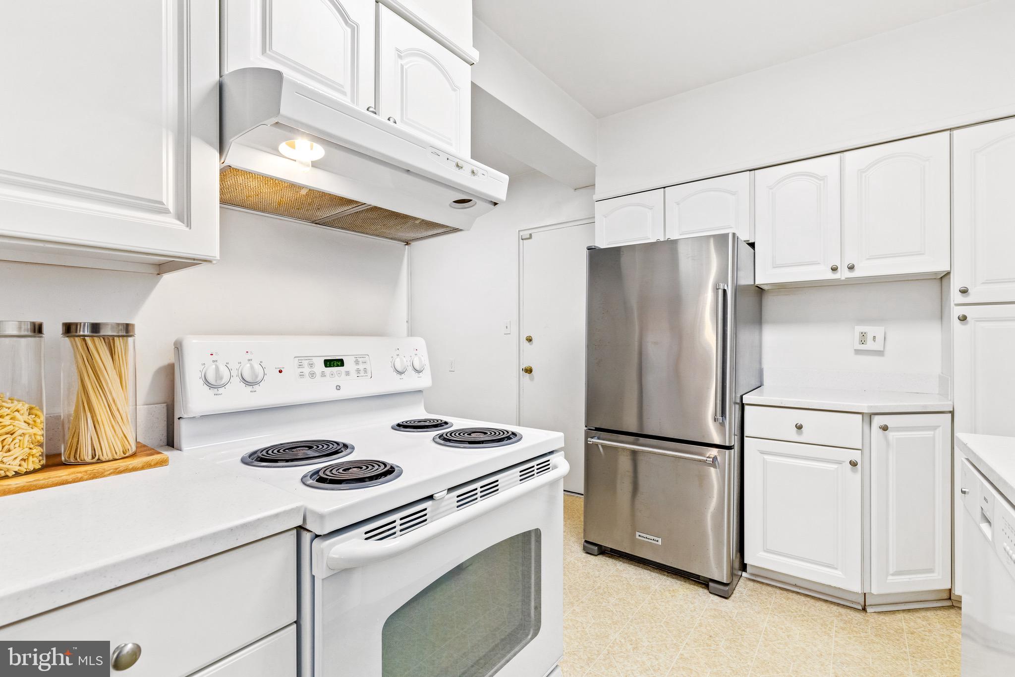 4301 MASSACHUSETTS AVENUE NW 1008