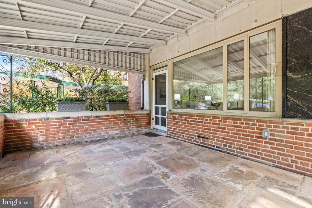 4301 MASSACHUSETTS AVENUE NW 1008