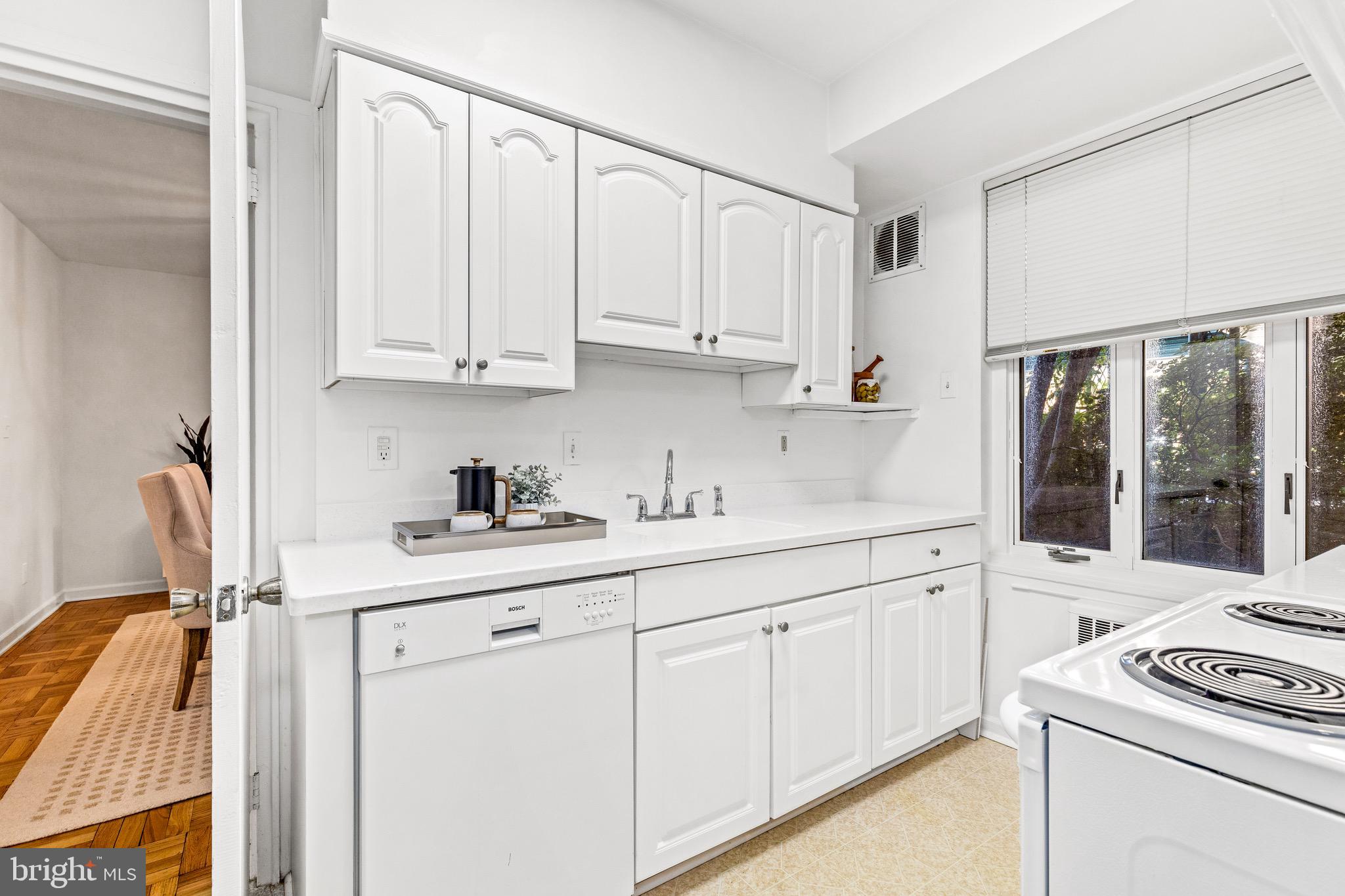 4301 MASSACHUSETTS AVENUE NW 1008