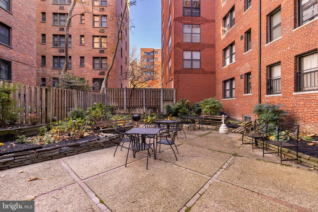 2515 K STREET NW 704