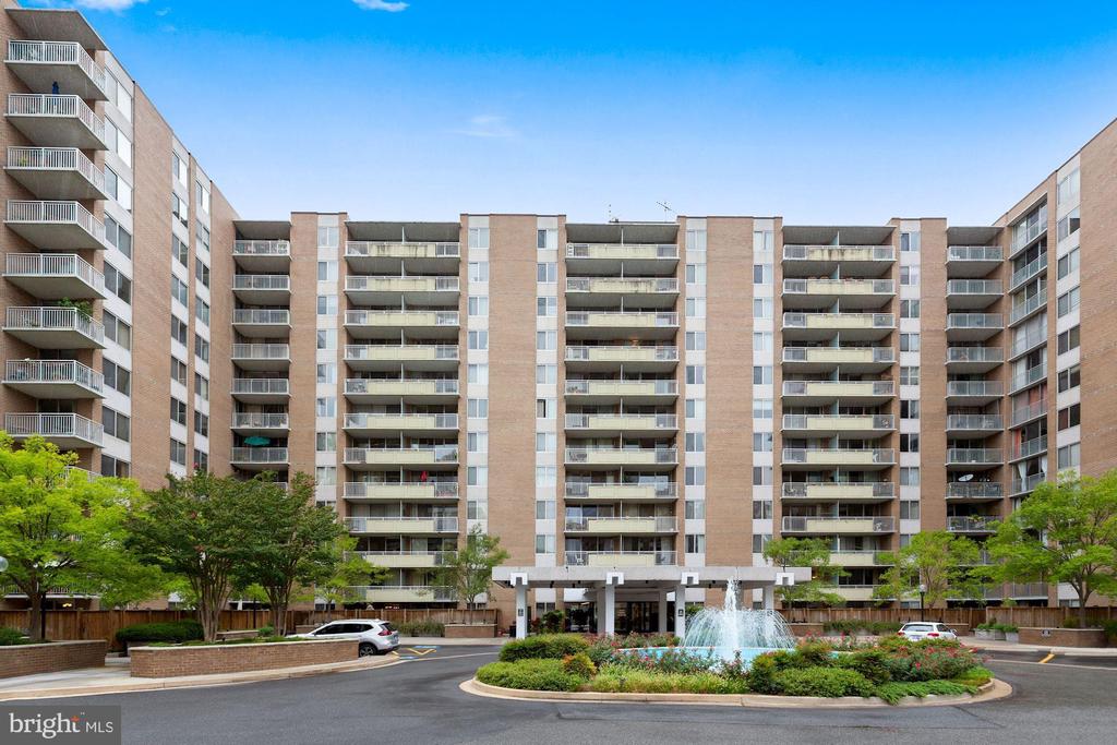 3001 VEAZEY TERRACE NW 1033