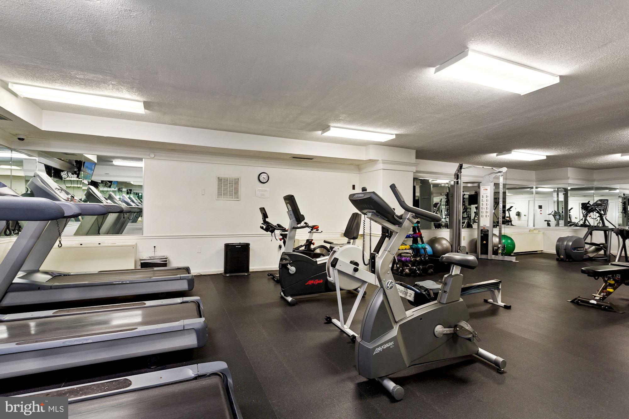 3001 VEAZEY TERRACE NW 1033