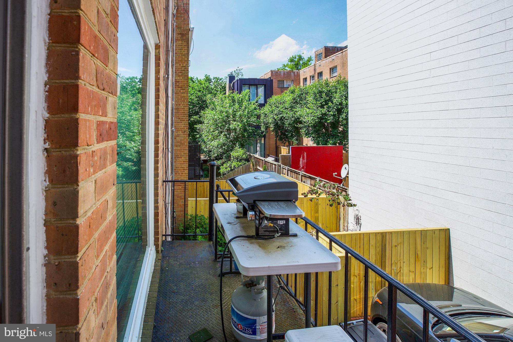 2521 QUEEN ANNES LANE NW