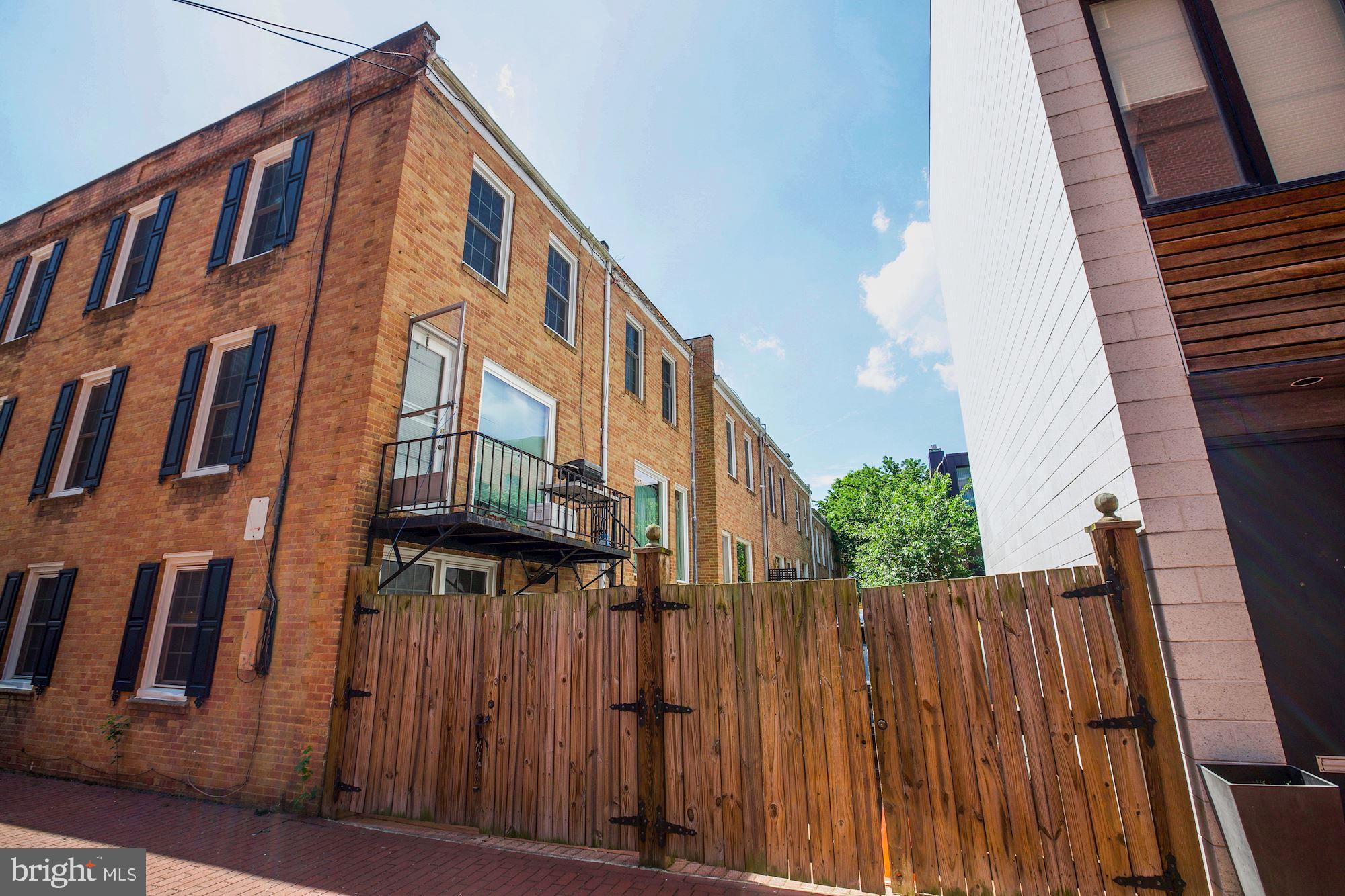 2521 QUEEN ANNES LANE NW