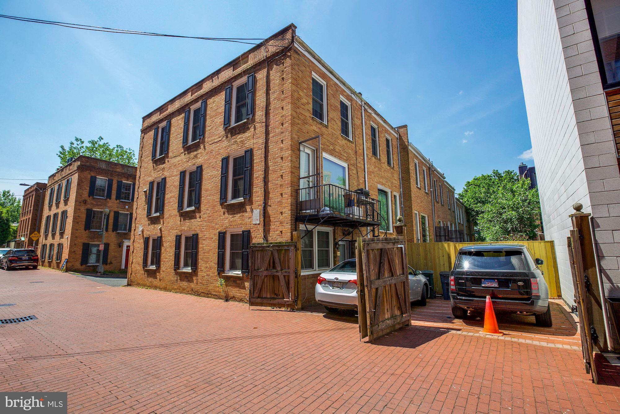 2521 QUEEN ANNES LANE NW